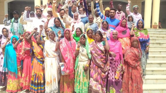 भाजपा नेता के दबंगई के खिलाफ ग्रामीणों का प्रदर्शन