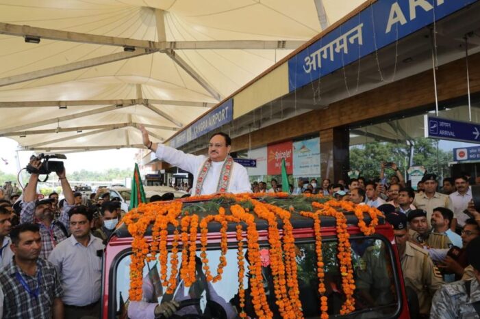 नड्डा के राजस्थान पहुंचने पर किया गया जोरदार स्वागत नड्डा के राजस्थान पहुंचने पर किया गया जोरदार स्वागत