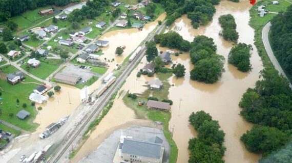 अमेरिका के केंटकी में भारी बारिश से बने बाढ़ के हालात, 16 की जान गई