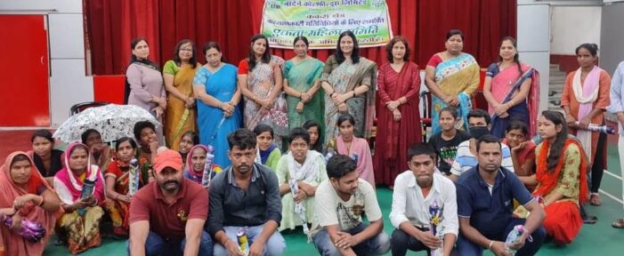 एकता महिला समिति ने बारिश से राहत को बांटे छाते एकता महिला समिति ने बारिश से राहत को बांटे छाते