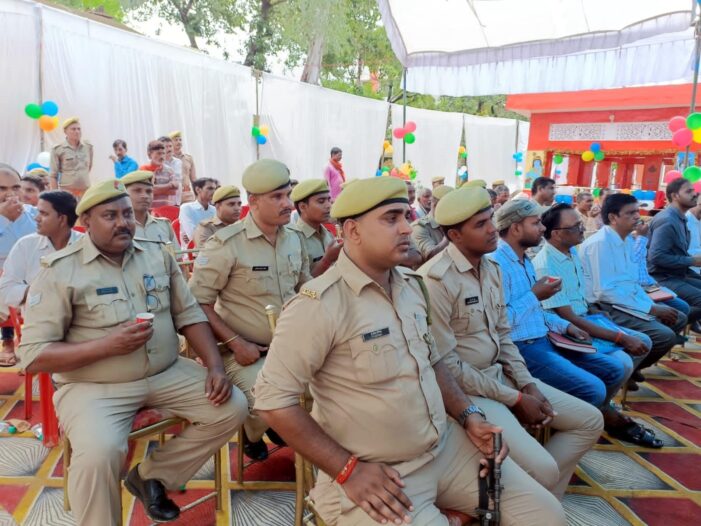 आठ आरक्षियों के भवनो का उद्घाटन आठ आरक्षियों के भवनो का उद्घाटन