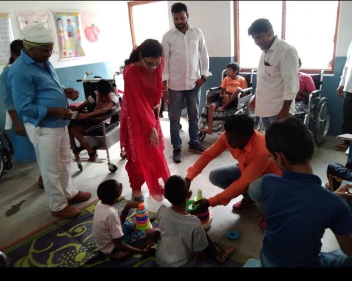 ने दिव्यांग स्कूल का किया औचक निरीक्षण