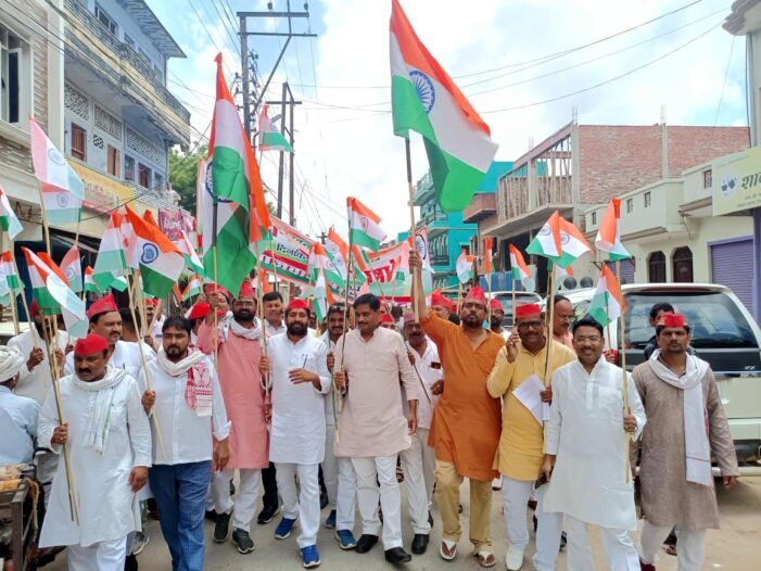 समाजवादी पार्टी ने निकाला तिरंगा यात्रा