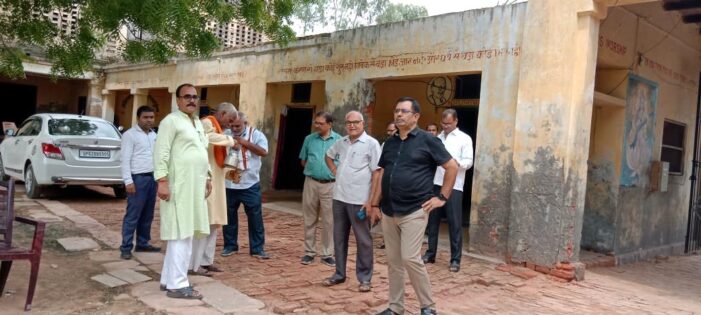 जेडी ने किया विद्यालय का औचक निरीक्षण