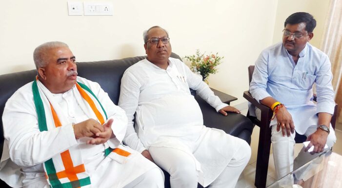 पीड़ित परिवारों के साथ है सरकार-राकेश