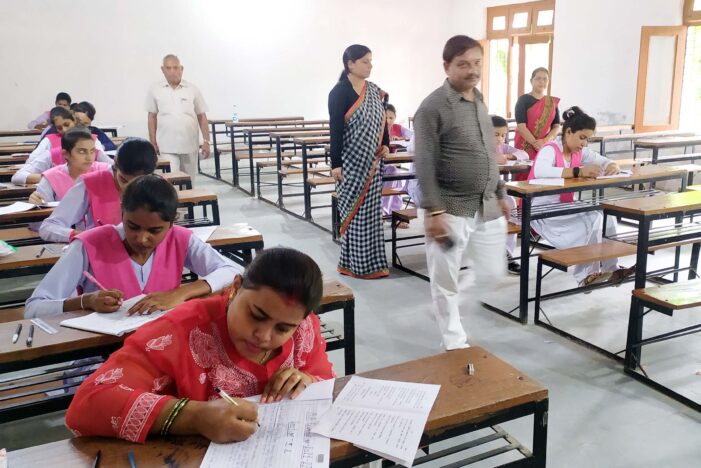 कड़ी सुरक्षा के बीच राज्य विश्वविद्यालय की परीक्षाएं शुरू कड़ी सुरक्षा के बीच राज्य विश्वविद्यालय की परीक्षाएं शुरू