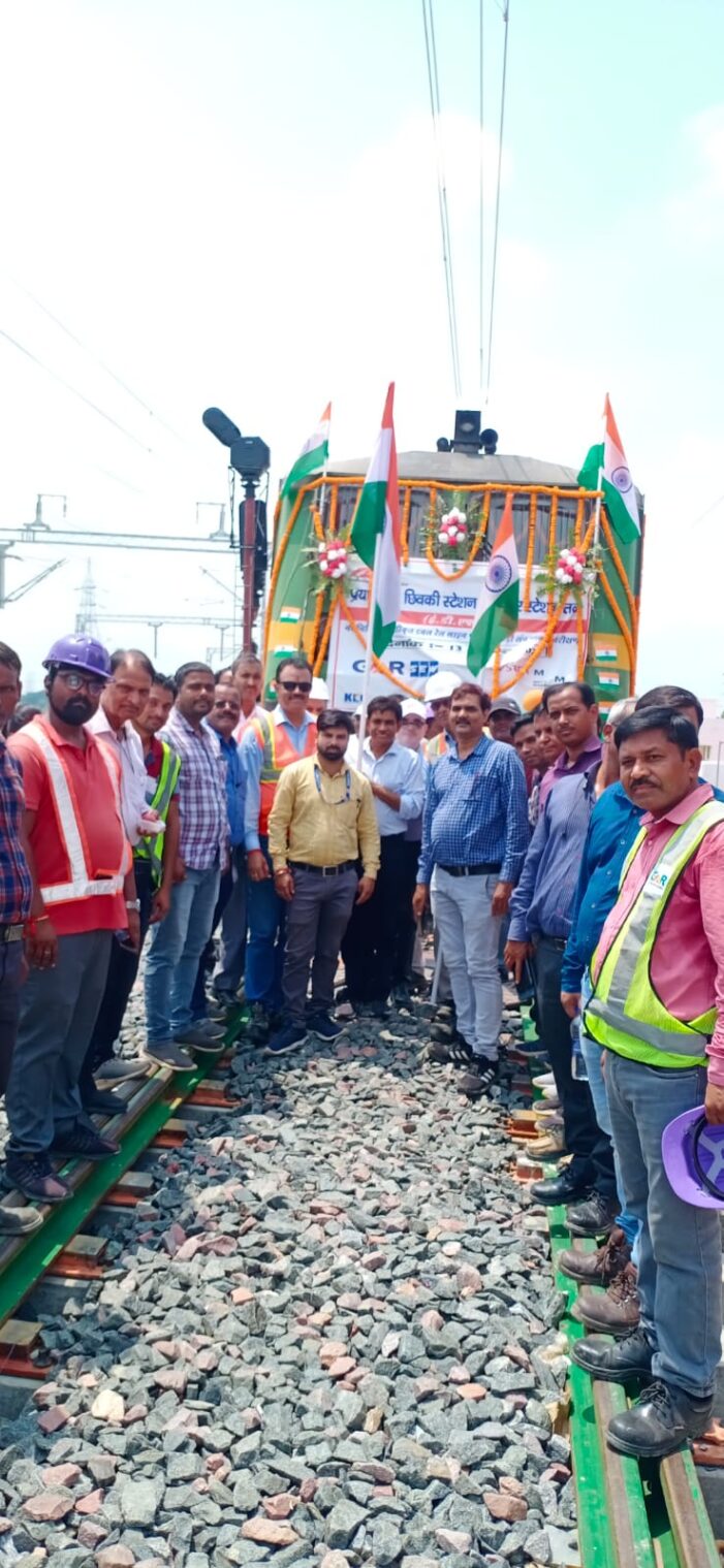 ईडीएफसी ने छिवकी से न्यू चुनार स्टेशन तक नवनिर्मित डबल रेल लाइन ट्रैक पर पहली मालगाडी का संचालन कर सफल परीक्षण किया
