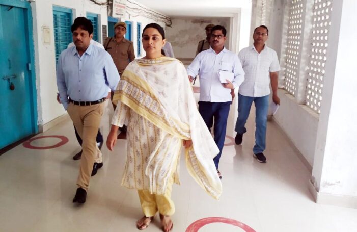 नवागंतुक डीएम ने कलेक्ट्रेट कार्यालयों का किया निरीक्षण नवागंतुक डीएम ने कलेक्ट्रेट कार्यालयों का किया निरीक्षण