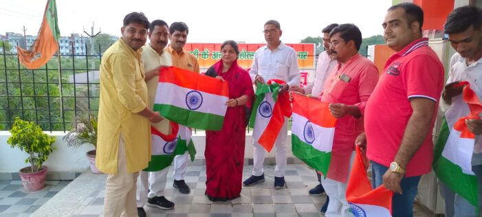 जिले के गांव गांव में लहराए गा भारत की शान तिरंगा- अनीता त्रिपाठी जिले के गांव गांव में लहराए गा भारत की शान तिरंगा- अनीता त्रिपाठी