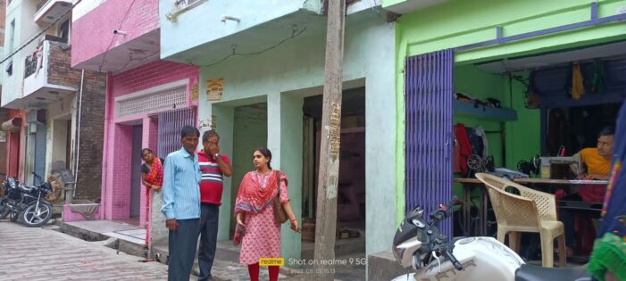शिकायत से नाराज ई ओ ने कर्मचारियों को लगाई फटकार शिकायत से नाराज ई ओ ने कर्मचारियों को लगाई फटकार