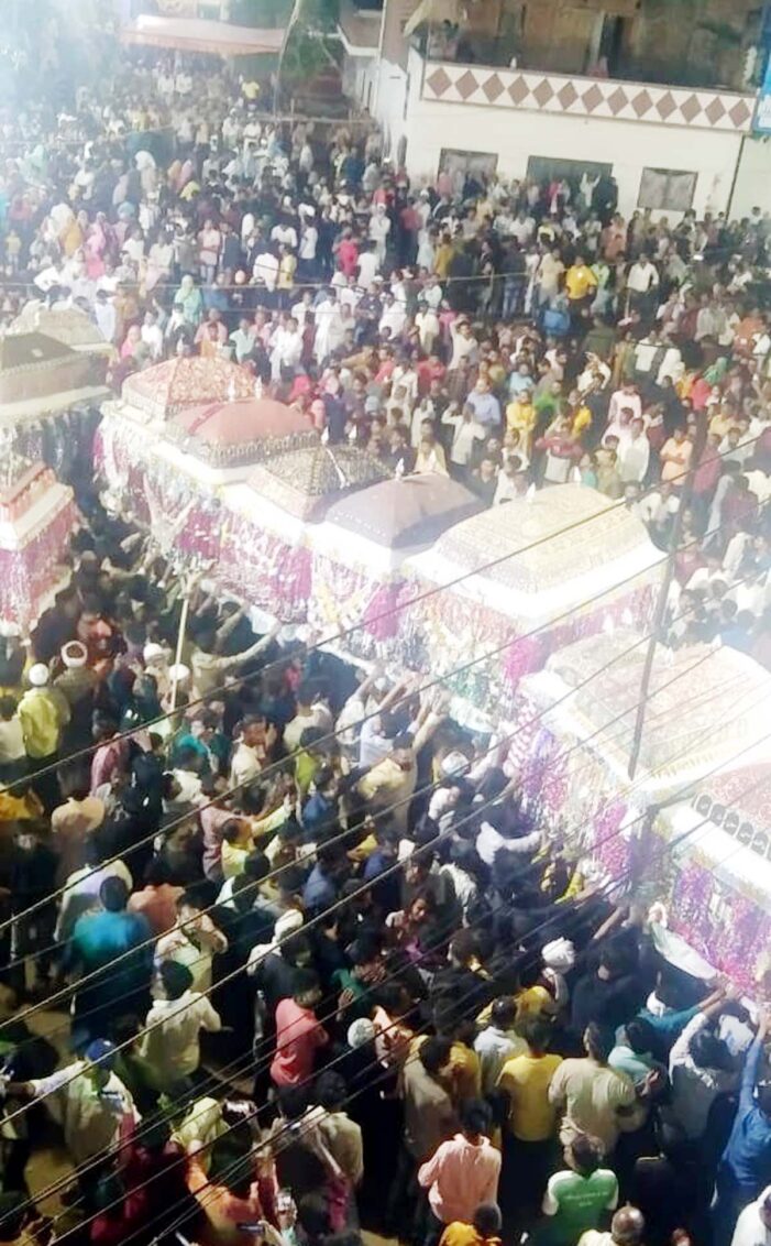 अकीदतमंदों की भीड़ के टूटे रिकार्ड