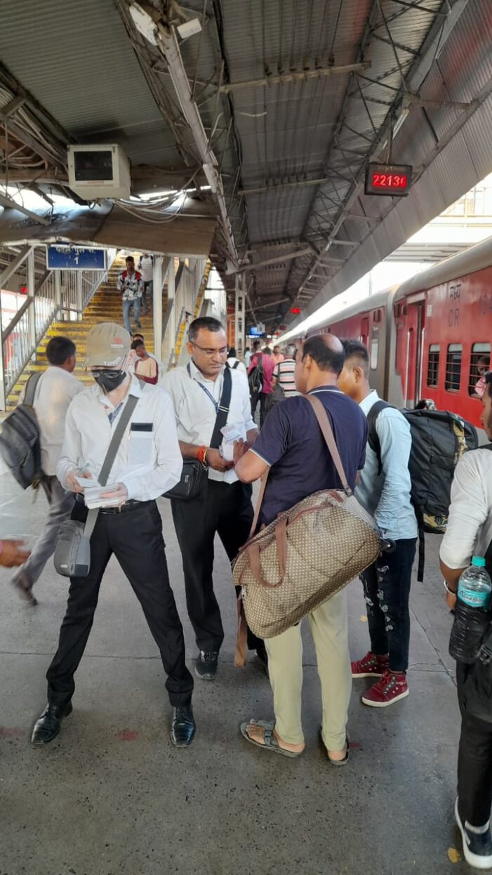 प्रयागराज जंक्शन स्टेशन पर चलाया गया सघन चेकिंग अभियान