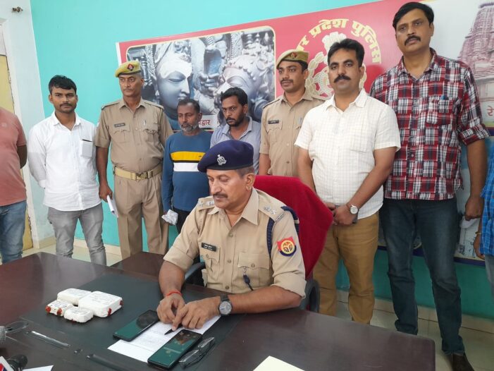 15 लाख की हेरोइन बरामद,दो तस्कर गिरफ्तार 15 लाख की हेरोइन बरामद,दो तस्कर गिरफ्तार