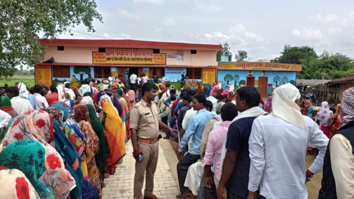 खुली बैठक में कोटेदार का हुआ चयन खुली बैठक में कोटेदार का हुआ चयन