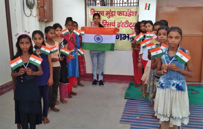 छपका में आदिवासी बच्चों ने मनाया आजादी का अमृत महोत्सव छपका में आदिवासी बच्चों ने मनाया आजादी का अमृत महोत्सव