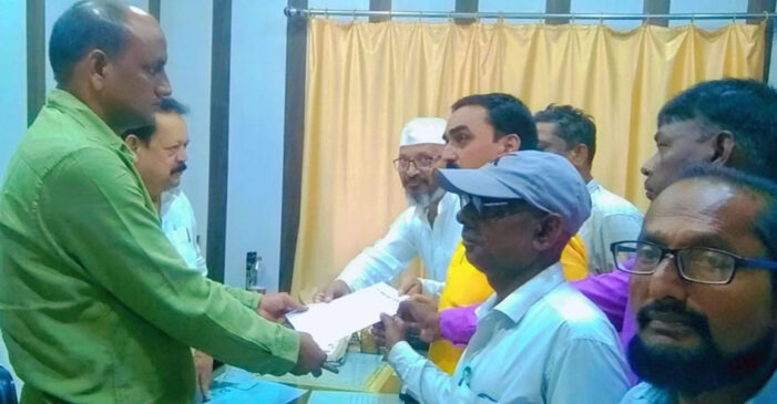 कांगे्रसियों ने नगर में दूषित पेयजलापूर्ति के विरोध में सौंपा पत्रक कांगे्रसियों ने नगर में दूषित पेयजलापूर्ति के विरोध में सौंपा पत्रक