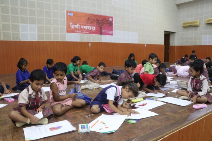 हिन्दी पखवाड़े के दौरान आयोजित हुई पोस्टर प्रतियोगिता