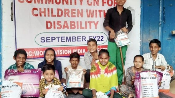 वल्र्ड विजन इंडिया ने दिव्यांगों को सौंपी सहायता