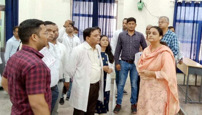 डीएम ने मेडिकल कालेज, आयुष चिकित्सालय व बालिका छात्रावास का किया निरीक्षण डीएम ने मेडिकल कालेज, आयुष चिकित्सालय व बालिका छात्रावास का किया निरीक्षण