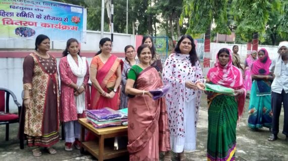 सुगंधा महिला समिति ने झिंगुरदा में बांटी मच्छरदानी