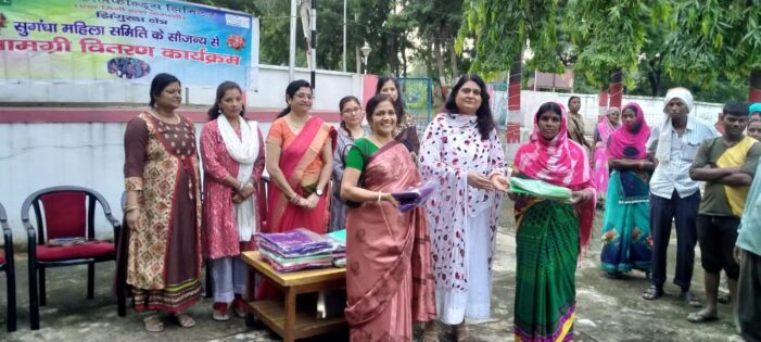 सुगंधा महिला समिति ने झिंगुरदा में बांटी मच्छरदानी