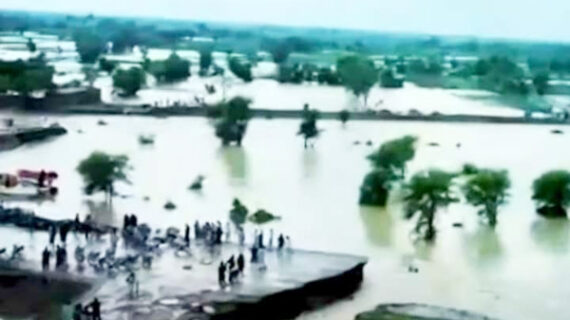 स्वास्थ्य विशेषज्ञों ने चेताया- पाकिस्तान के बाढ़ ग्रस्त इलाकों के 50 लाख लोग हो सकते हैं बीमार