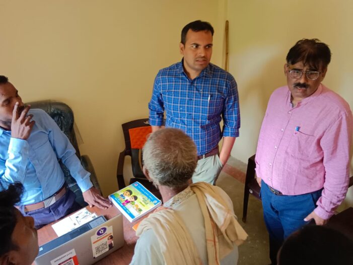 आयुष्मान कार्ड बनाये जाने को लेकर डीएम गंभीर, लिया जायजा आयुष्मान कार्ड बनाये जाने को लेकर डीएम गंभीर, लिया जायजा