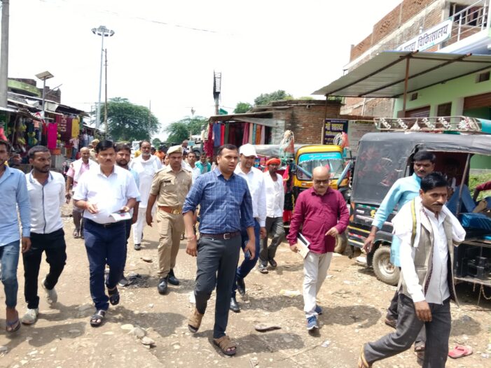 ग्राम समाधान दिवस के मौके पर जिलाधिकारी ने सुनी ग्रामीणों की सुनी समस्या
