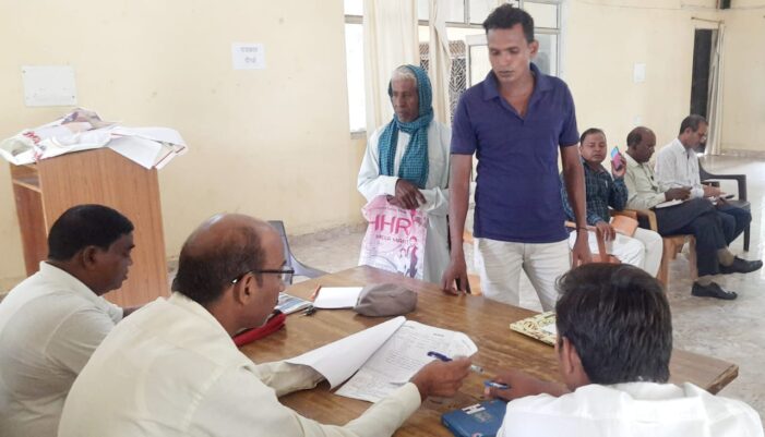 समाधान दिवस में 4 मामले आए 1 का निस्तारण, करीब एक घण्टे लेट पहुँचे बीडीओ