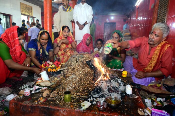 हवन पूजन के साथ शारदीय नवरात्रि का समापन हवन पूजन के साथ शारदीय नवरात्रि का समापन