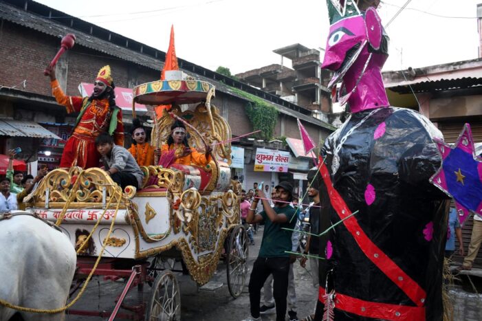विजय दशमी मनपाकर जलाया रावण का पुतला विजय दशमी मनपाकर जलाया रावण का पुतला