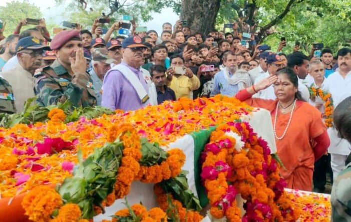 शहीद के अंतिम दर्शन को उमड़ पड़ा जनसैलाब