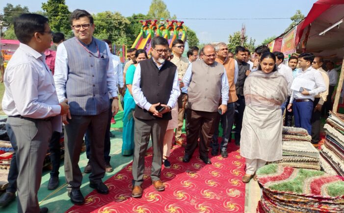 राजदूतों ने देखा जिले का विकास, प्रयासों को सराहा