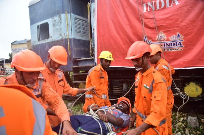 प्रयागराज मण्डल के मितावली – टूण्डला  के मध्य  मॉक ड्रिल का आयोजन