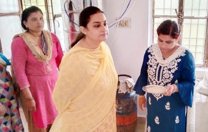 डीएम ने कई स्थानों का ताबड़तोड़ किया निरीक्षण