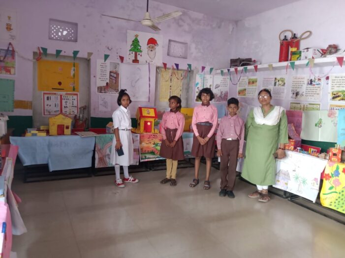 बच्चों ने गणित, विज्ञान प्रदर्शनी लगाकर प्रदर्शित किया प्रतिभा