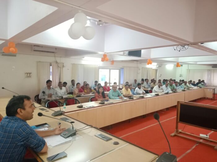 ग्राम समाधान दिवस की शिकायतों का अधिकारीगण पूरे तत्परता से करें निस्तारण-डीएम