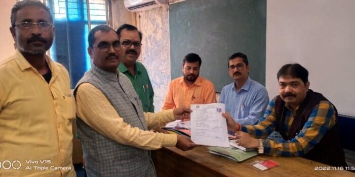 विष्वविद्यालय कर्मचारी संघ के लिए 24 का नामांकन विष्वविद्यालय कर्मचारी संघ के लिए 24 का नामांकन