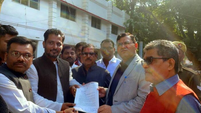 डीएपी की कमी को लेकर कांग्रेस ने किया प्रदर्षन डीएपी की कमी को लेकर कांग्रेस ने किया प्रदर्षन
