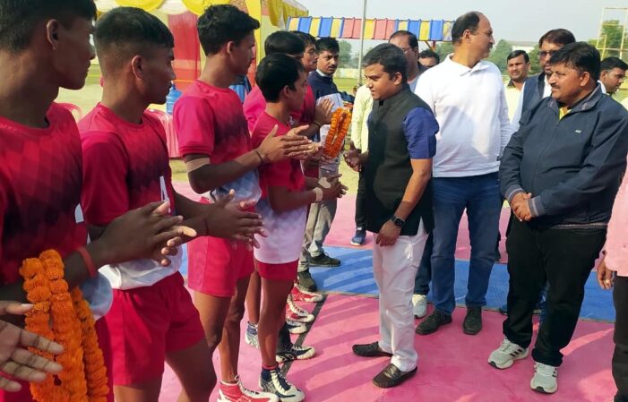 अमेठी , आगरा, वाराणसी और मिर्जापुर सेमीफाइनल में अमेठी , आगरा, वाराणसी और मिर्जापुर सेमीफाइनल में
