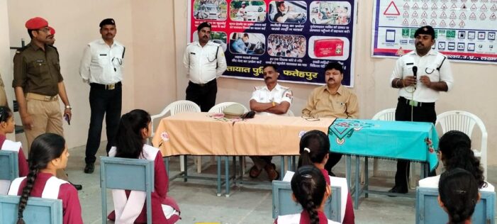 प्लेवे स्कूल के बच्चो को यातायात नियमो के प्रति किया जागरूक प्लेवे स्कूल के बच्चो को यातायात नियमो के प्रति किया जागरूक