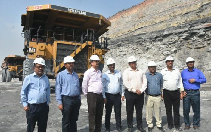 निदेशक कोल इंडिया ने एनसीएल की दुधीचुआ परियोजना का किया दौरा निदेशक कोल इंडिया ने एनसीएल की दुधीचुआ परियोजना का किया दौरा