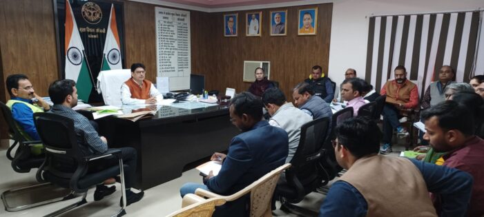 ओपेन जिम एवं खेल मैदान का निर्माण चरणबद्ध कराये जाने के लिए सम्बन्धित अधिकारियों के साथ सीडीओ ने की बैठक ओपेन जिम एवं खेल मैदान का निर्माण चरणबद्ध कराये जाने के लिए सम्बन्धित अधिकारियों के साथ सीडीओ ने की बैठक