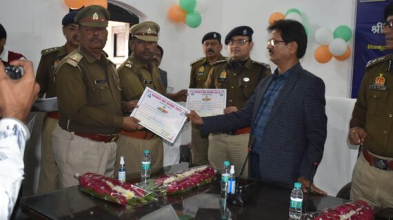 यातायात माह का हुआ समापन, पुलिस कर्मी हुए सम्मानित