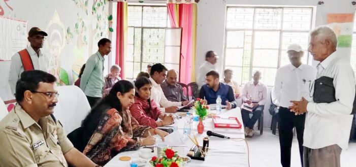समाधान दिवस की शिकायतों का गुणवत्तापूर्ण करें निस्तारण: डीएम समाधान दिवस की शिकायतों का गुणवत्तापूर्ण करें निस्तारण: डीएम