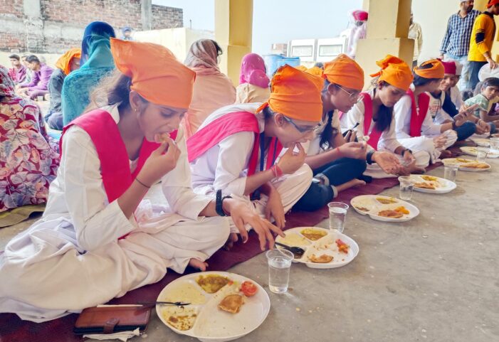 धूमधाम से मनाया प्रथम गुरु गुरुनानक देव का प्रकाश पर्व