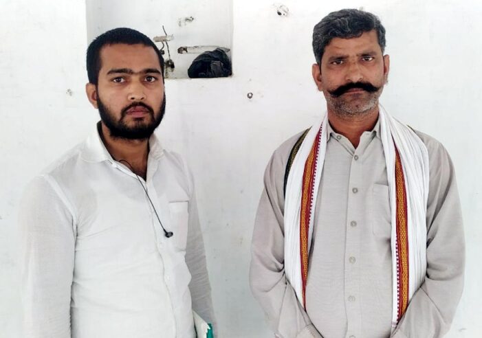 ग्राम पंचायत सचिव का रिश्वत लेते वीडियो वायरल ग्राम पंचायत सचिव का रिश्वत लेते वीडियो वायरल