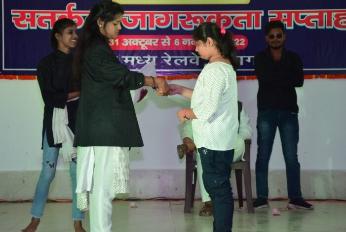 सतर्कता जागरूकता के लिए उत्तर मध्य रेलवे कर रहा लोकमाध्यमों का प्रयोग