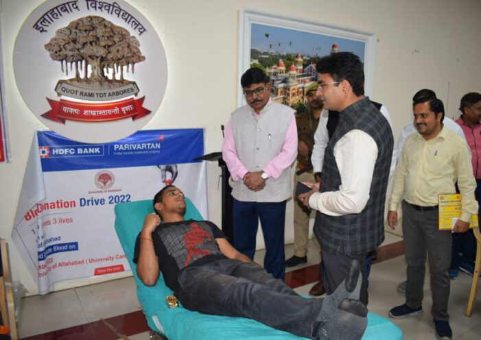 इलाहाबाद विश्वविद्यालय परिसर में स्वैच्छिक रक्तदान शिविर का किया गया आयोजन इलाहाबाद विश्वविद्यालय परिसर में स्वैच्छिक रक्तदान शिविर का किया गया आयोजन