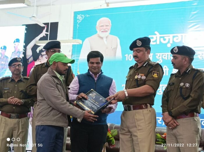 रोजगार मेला में उत्तर मध्य रेलवे द्वारा चयनित कुल 150 अभ्यर्थियों को प्रदान किए गए नियुक्ति पत्र